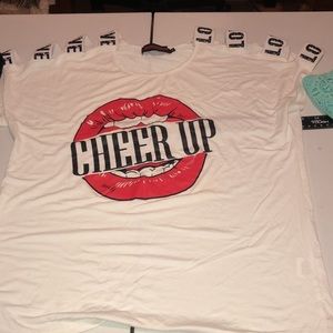 Buzz size large white cold shoulder tee with lips Cheer Up NWOT